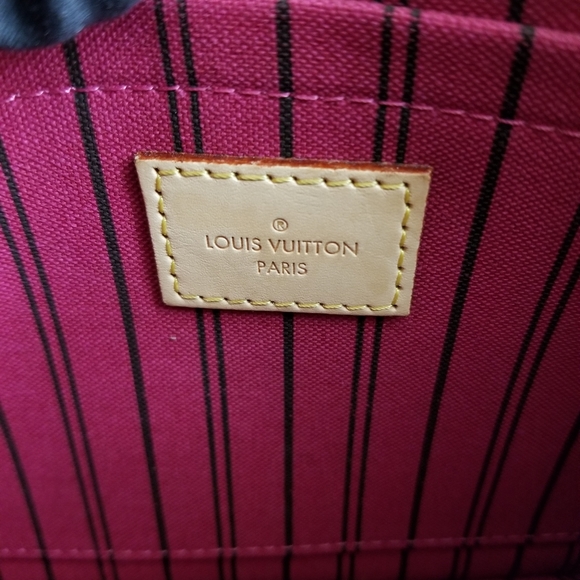LOUIS VUITTON Classic Monogram Neverfull pouchette - Picture 12 of 13